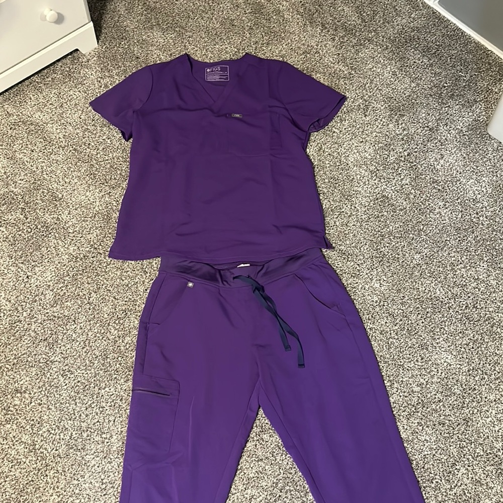 Figs women’s scrub top and bottom